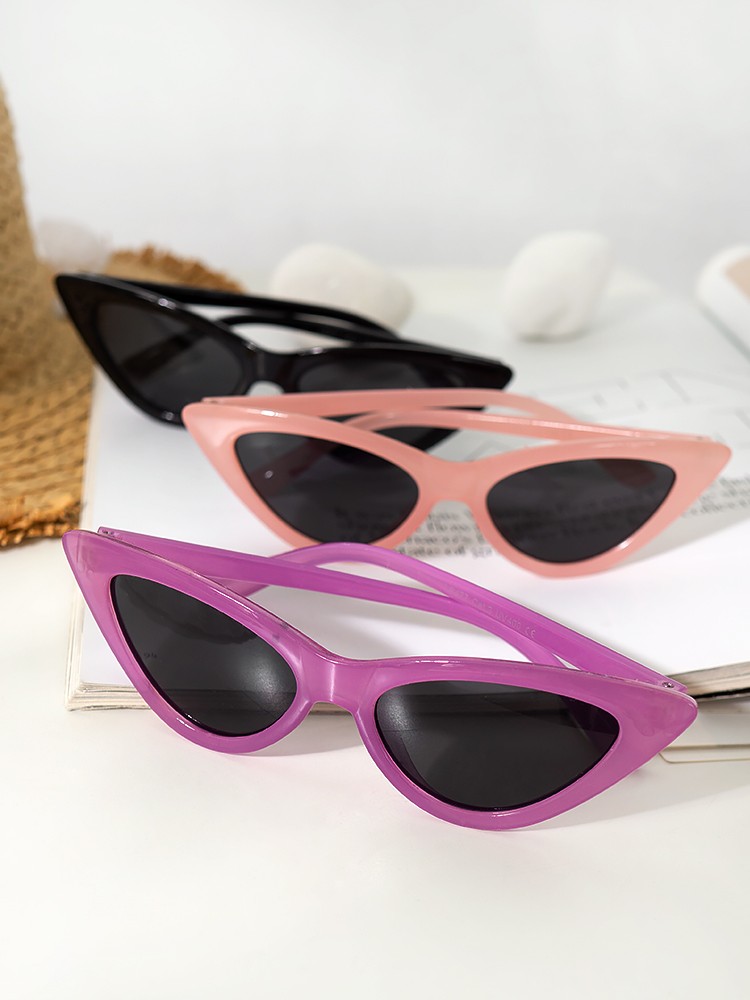 CAT EYE GIRL SUNNIES